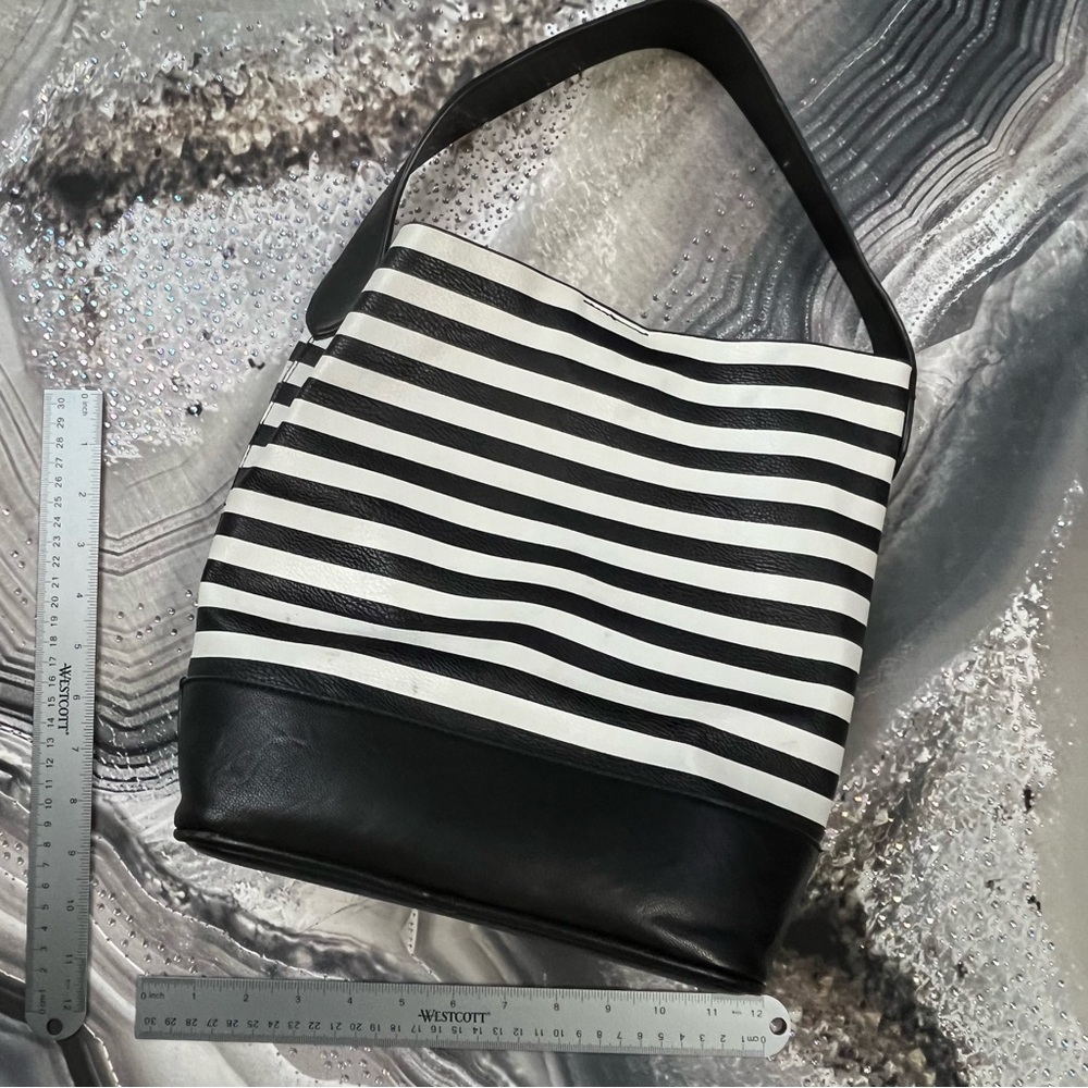 Striped Bucket Bag - Picture 6 of 7